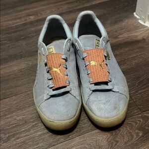 Puma Men’s Light Gray Suede Sneakers with Tan Tongue Accents